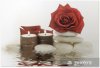 posters-rose-rouge-avec-des-bougies-allumees.jpg