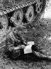 5005261_6_dc33_un-soldat-allemand-ecrivant-1944_b835e8222575fa1f96432af55fe62aff.jpg