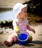 21025217-portrait-d-un-petit-b-b-jouant-sur-la-plage.jpg 21025217-portrait-d-un-petit-b-b-jouant-sur-la-plage.jpg